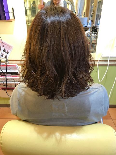 ゆるく軽やかな動きのあるボブスタイル