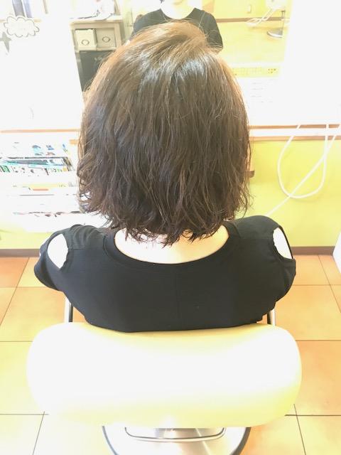 動きのある少し強めのパーマスタイル